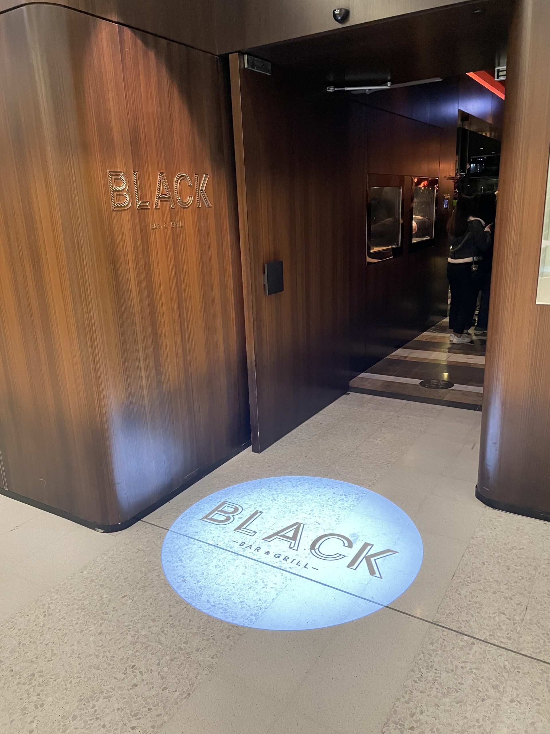 black bar